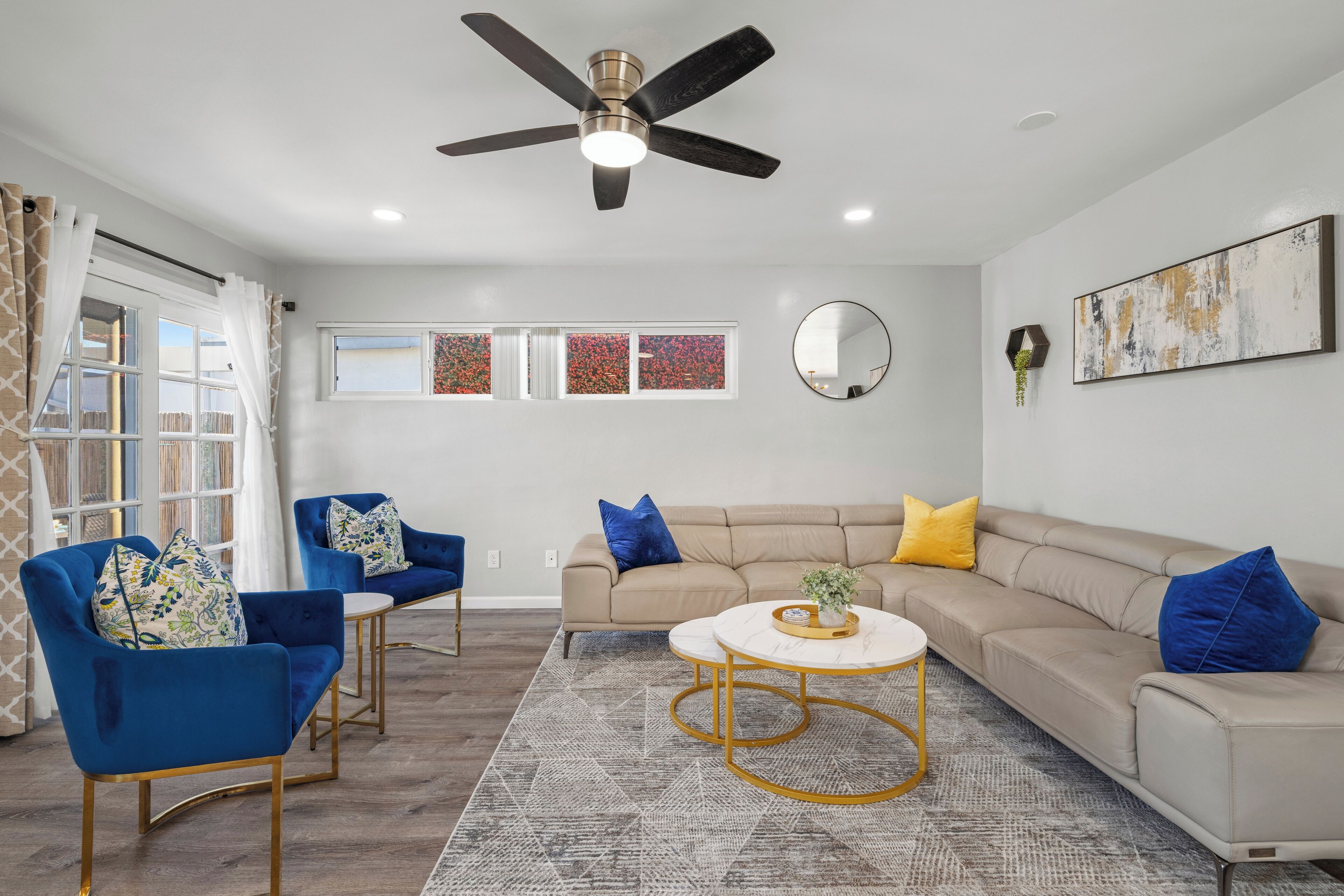 TV connectée, cheminée, jeux vidéo, table de tennis de table