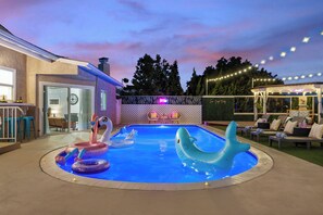 Unclassified image, 5 of 64, button