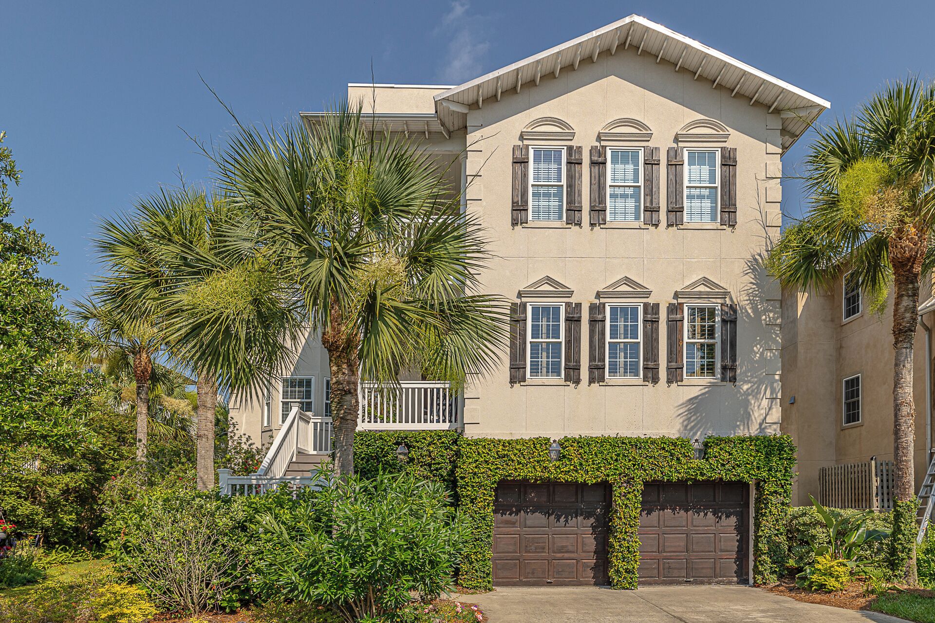 *NEW* 7 BR Luxury Home, Private Pool, 0.6 mi to Beach!