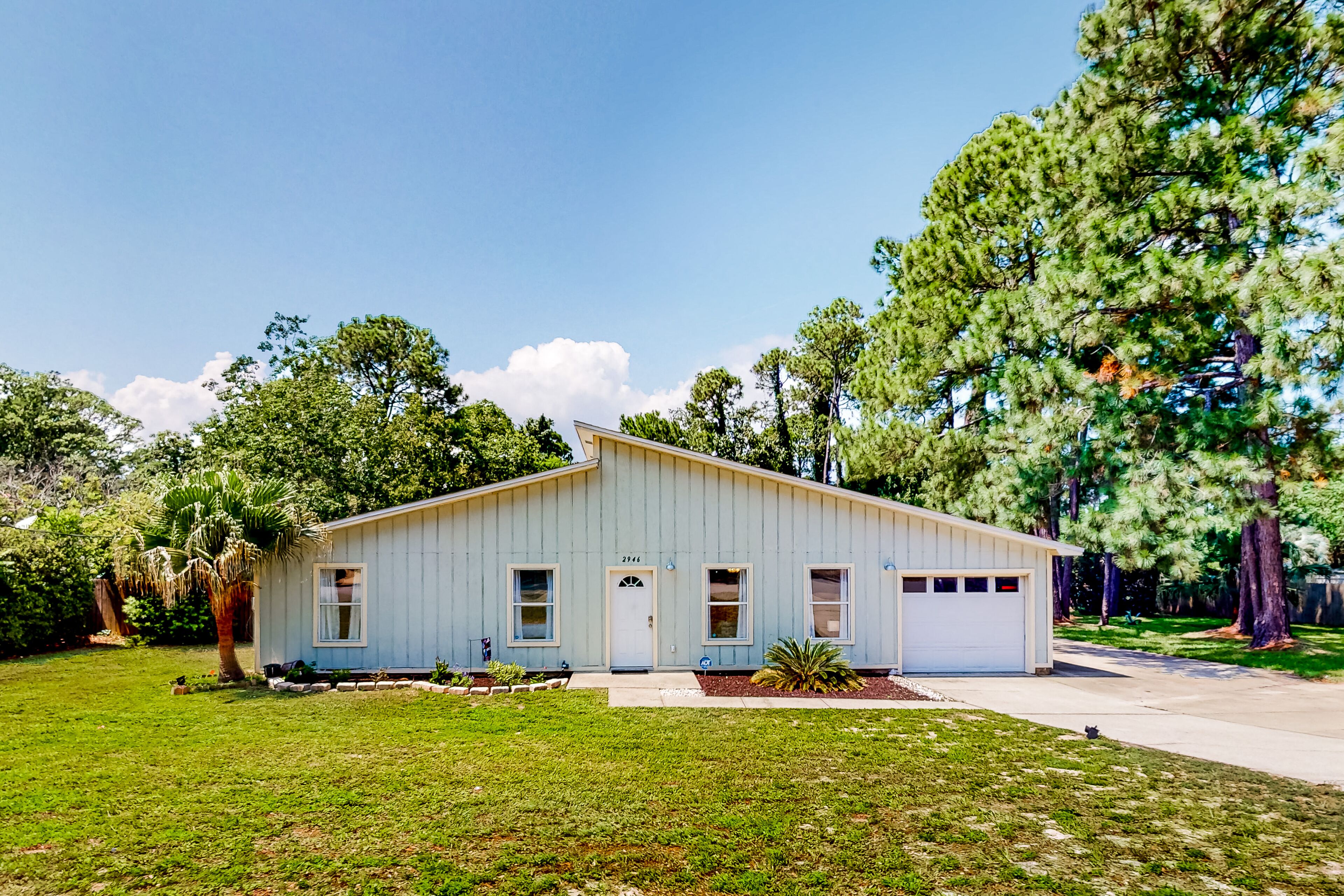 Charming, dog-friendly home with a large backyard, firepit, & washer/dryer