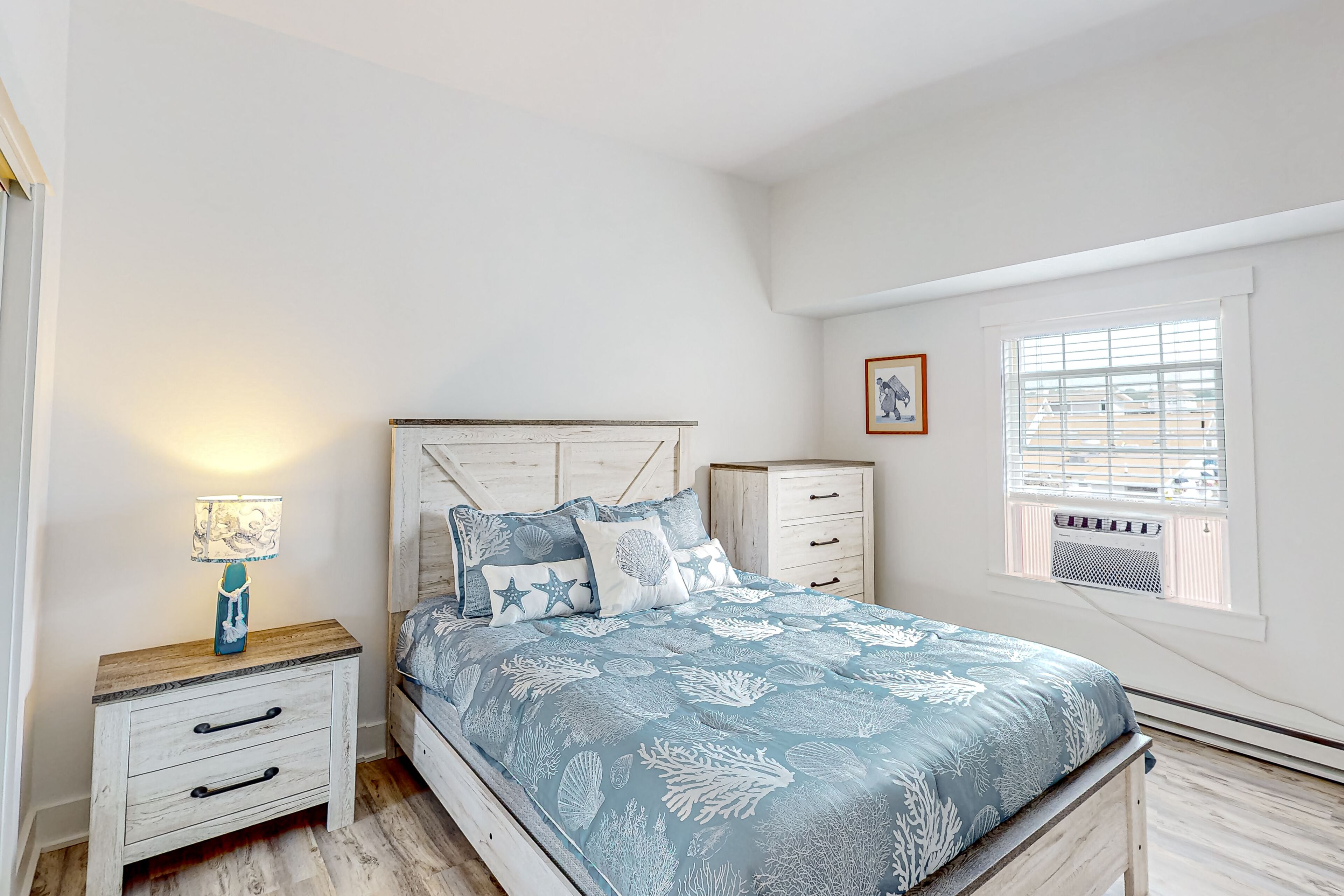 2 多间卧室、熨斗/熨衣板、上网接入、床单