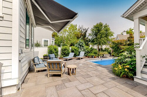 Town of Rehoboth Beach dog-friendly cottage with a private pool, washer/dryer