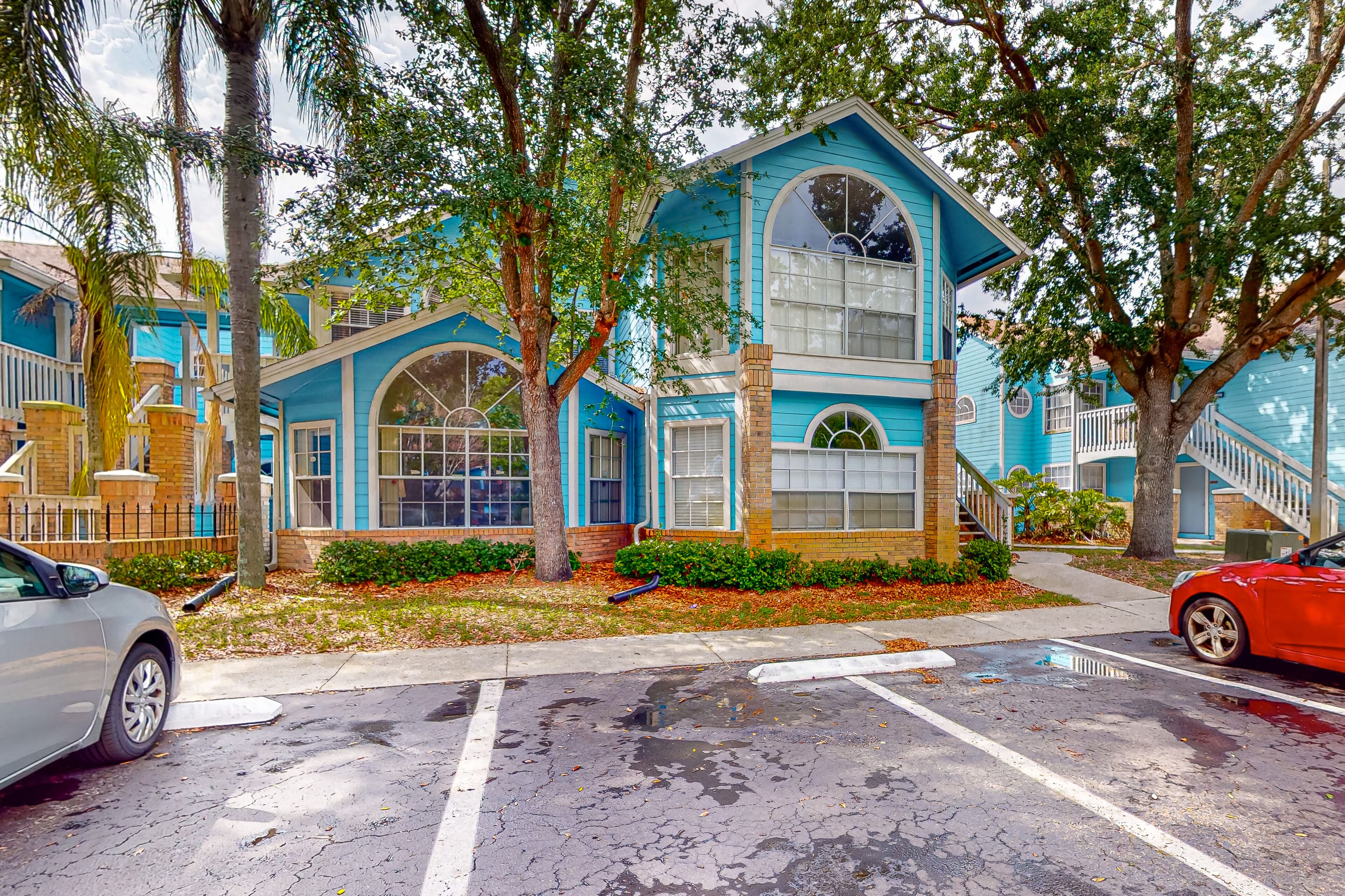 Inviting dog-friendly townhouse with pool, tennis, fitness area, & W/D