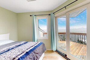 4 bedrooms, iron/ironing board, free internet, bed sheets