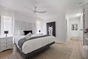 5 bedrooms, iron/ironing board, WiFi, bed sheets