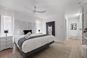 5 bedrooms, iron/ironing board, WiFi, bed sheets
