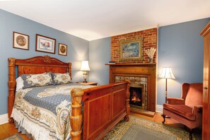 8 bedrooms, desk, iron/ironing board, free WiFi