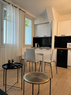 Dining - Cozy Urban Retreat in Issy-les-Moulineaux (Issy-les-Moulineaux)