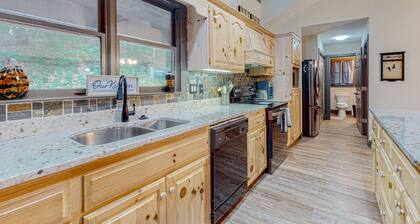 Waterfront cabin with, fireplace, pool table, grill & firepit
