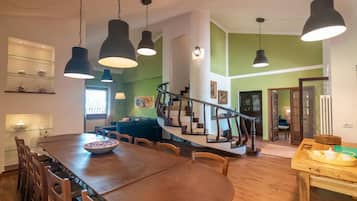 House | 9 bedrooms