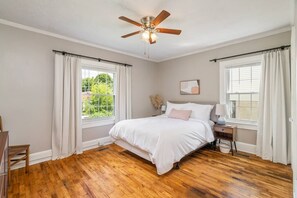 2 chambres, fer et planche à repasser, Wi-Fi, draps fournis