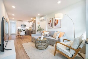 Smart TV - Perch - Howell Haven 19: Walk to Local Favorites | Chic Caphill Stay (Seattle)