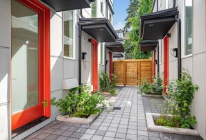 Exterior detail - Perch - Howell Haven 19: Walk to Local Favorites | Chic Caphill Stay (Seattle)