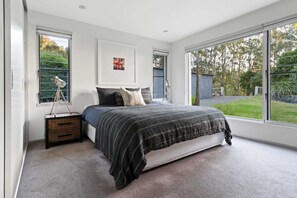 4 bedrooms, desk, iron/ironing board, travel cot