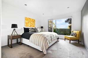 4 bedrooms, desk, iron/ironing board, travel crib
