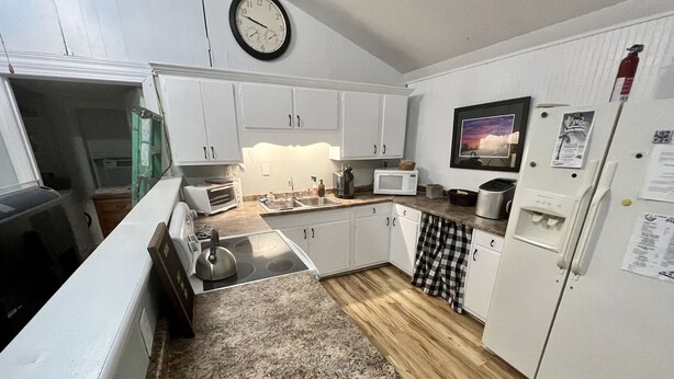 Private kitchen - Close Lake Access Countryside Suite (Nancy)