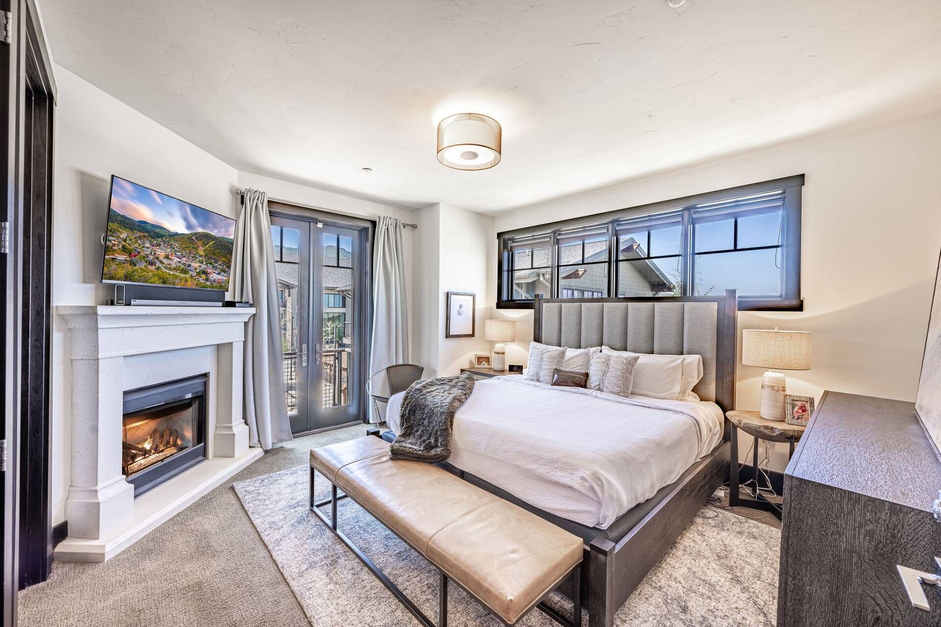 *FREE SKI RENTAL* Perfect for Families – Private Hot Tub, Playstation, Pool, Free On-Call Shuttle