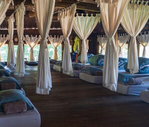 Traditional Shared Dormitory, Mixed Dorm | Premium bedding, individually furnished, desk, free WiFi - Pù Luông Ecocharm (Ba Thuoc)