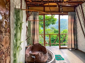 Interior - Habitacion Deluxe con Balcón y Vista a la Montaña en Mocoa (Mocoa)