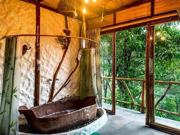 Interior - Habitacion Deluxe con Balcón y Vista a la Montaña en Mocoa (Mocoa)