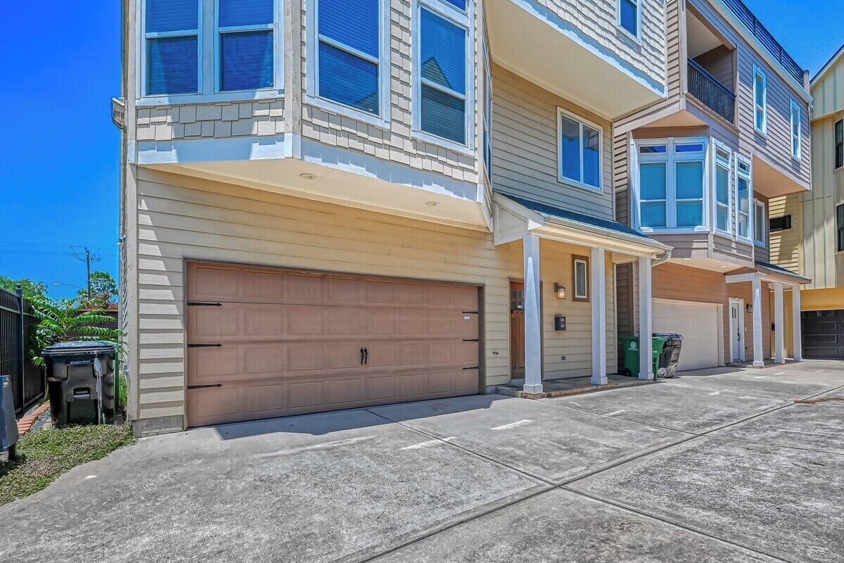 Immerse Yourself in a Vibrant Haven Centrally Located
