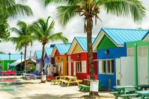 Apartment | Property grounds - Sungazer- Beach Club Apartment in Holetown (Holetown)