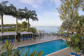 Apartment | Pool - Sungazer- Beach Club Apartment in Holetown (Holetown)