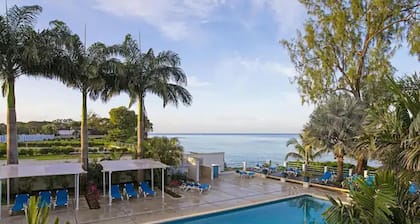 Sungazer- Beach Club Apartment in Holetown