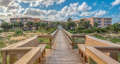 Amazing Ocean and Pool Views! Balcony, Elevator, Minutes to Historic Downtown, $300 in Free Tickets!