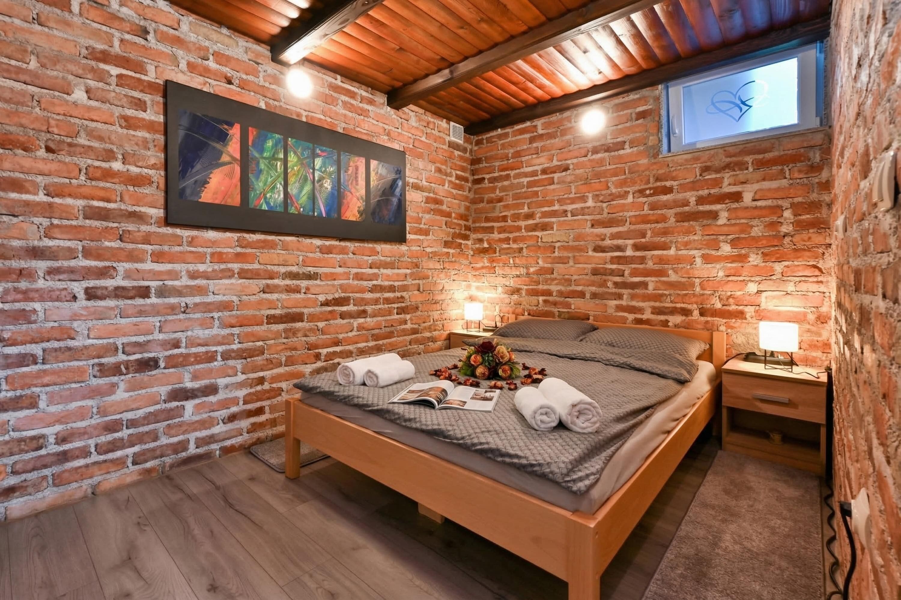 3 bedrooms, laptop workspace, iron/ironing board, free WiFi