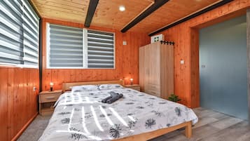 Rumah Keluarga, 3 kamar tidur, 2 kamar mandi, tepi gunung (AquaHaven With Private Pool And) | 3 kamar tidur, ruang kerja ramah laptop, dan setrika/meja setrika