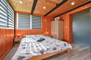 Familienhaus, 3 Schlafzimmer, 2 Bäder, Bergseite (AquaHaven With Private Pool And)