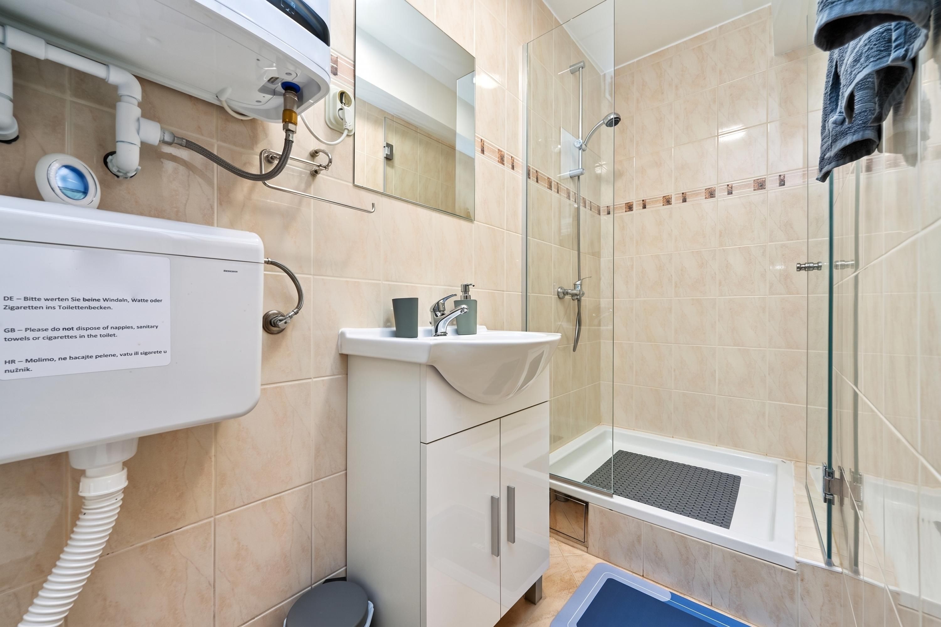 Family House, 3 Bedrooms, 2 Bathrooms, Mountainside (Pool Estate AquaHaven with Sauna &) | Bathroom