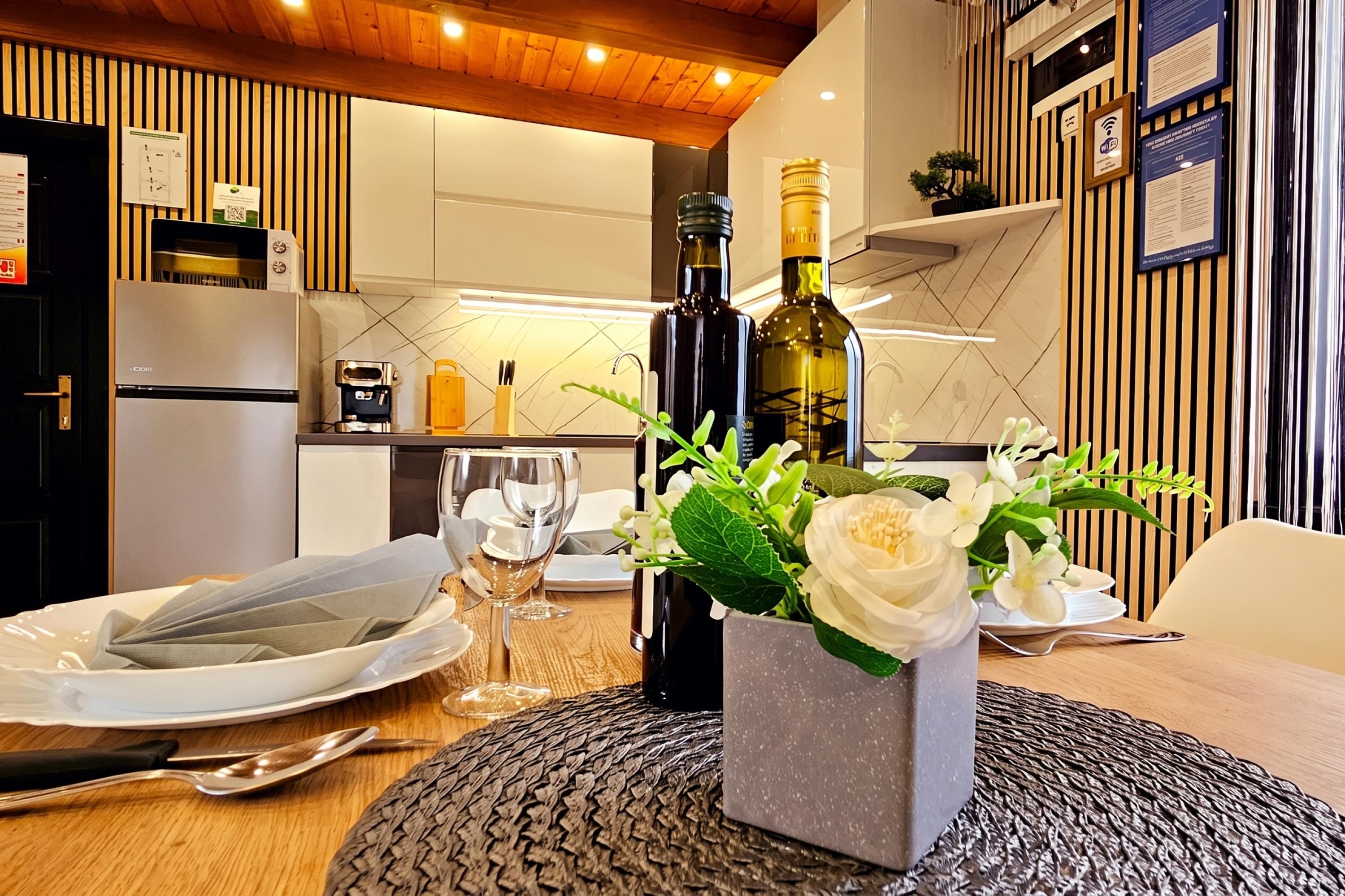 Family House, 3 Bedrooms, 2 Bathrooms, Mountainside (Pool Estate AquaHaven with Sauna &) | Dining