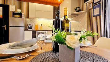 Family House, 3 Bedrooms, 2 Bathrooms, Mountainside (Pool Estate AquaHaven with Sauna &) | Dining