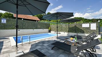 Seasonal outdoor pool, a heated pool