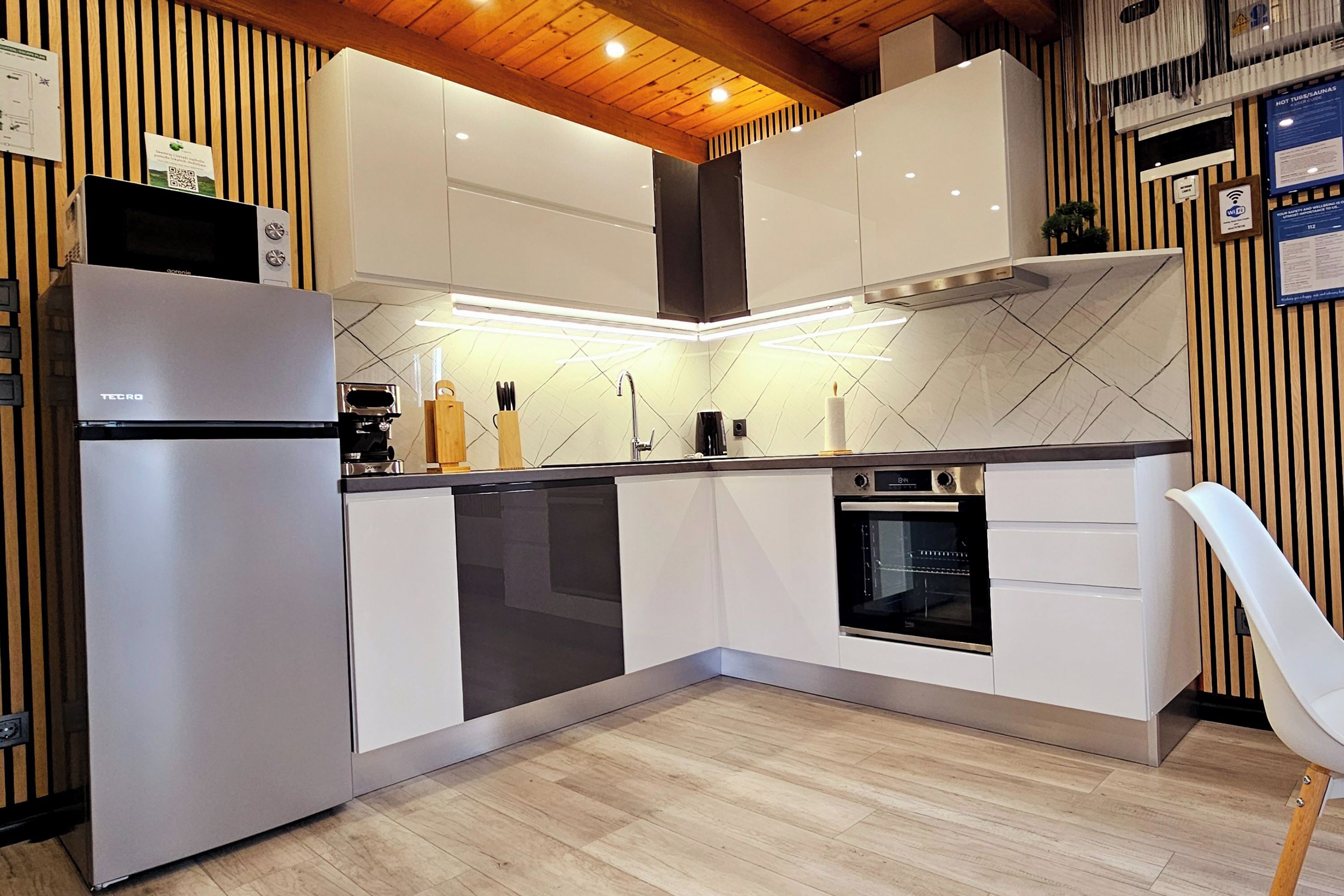 Nhà dành cho gia đình, nhiều phòng ngủ, 2 phòng tắm, cạnh núi (AquaHaven With Private Pool And) | Bếp riêng | Tủ lạnh, lò vi sóng, lò nướng, bếp nấu 