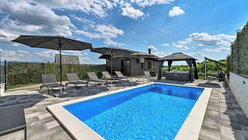 Seasonal outdoor pool, a heated pool