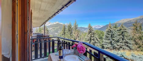 屋外ダイニングエリア