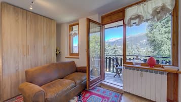 ์คํ ๋ค๋ ์คํ๋์ค, ์ฐ ์ ๋ง (Studio La Borracina Mountain View) | ๊ฑฐ์ค ๊ณต๊ฐ | ๋์งํธ ์ฑ๋ ์์ฒญ์ด ๊ฐ๋ฅํ 21์ธ์น ์ค๋งํธ TV