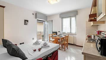 1 bedroom, free WiFi, bed sheets