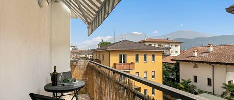 Family Apartment, Multiple Bedrooms (Casa Elena) | Outdoor dining