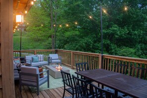 Outdoor dining - Large Cabin- Game Room/Pool Table/Arcades/Hot Tub (Slaty Fork)