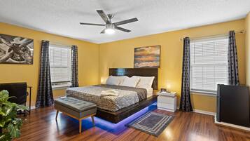 5 bedrooms, desk, iron/ironing board, travel cot