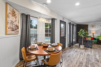 Beautiful Luxury Budget Home With Pool. Near 6Flags / AT&T