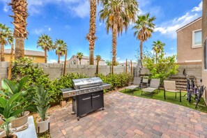 Terrace/patio - Firewood  15 min to Strip, Full Kitchen, King Bed (Las Vegas)