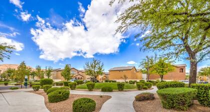 3BR SW Vegas, Projector King Suite, Full Kitchen