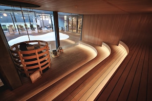 Sauna, hot springs/mineral springs