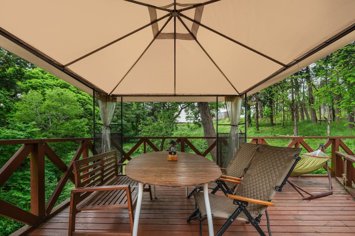 Romantic Tent | Free WiFi, bed sheets