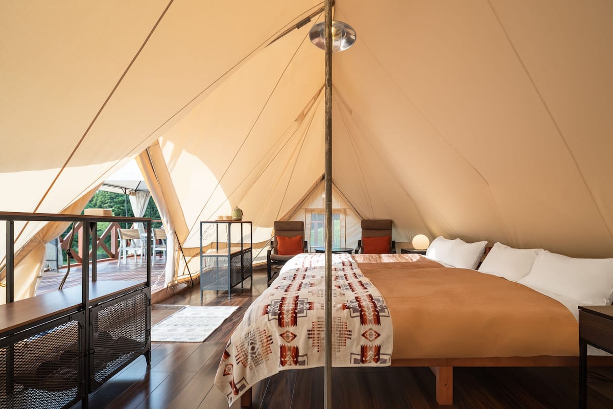 Signature Tent | Free WiFi, bed sheets